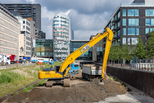 904020 Afbeelding van de werkzaamheden voor de heraanleg van de Stadsbuitengracht te Utrecht, met links de ...